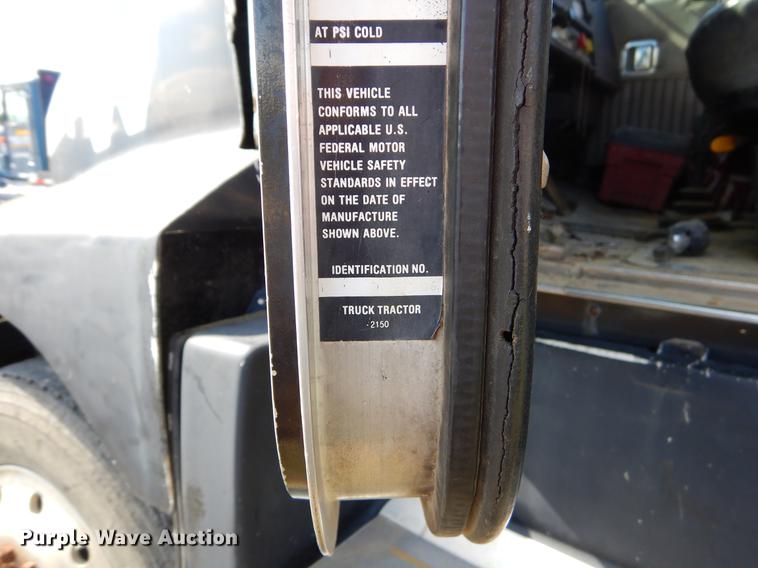 image for item DF2019 1988 Kenworth T600 dump truck