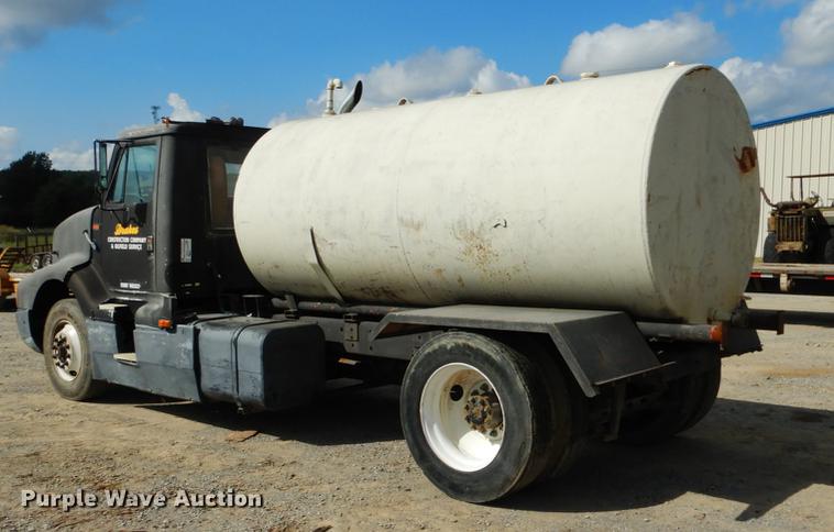 image for item DF2025 1989 International 8300 tank truck
