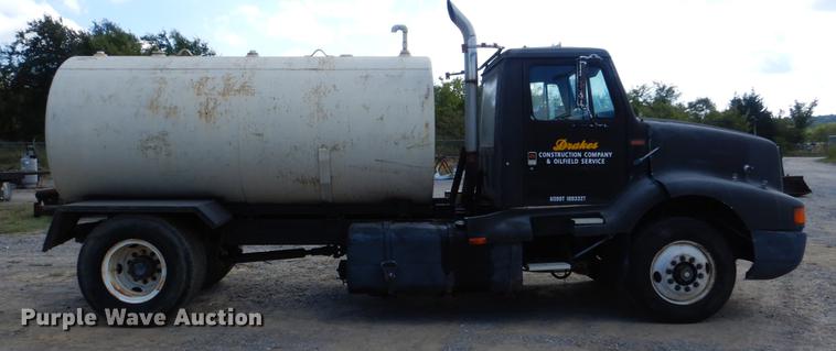 image for item DF2025 1989 International 8300 tank truck