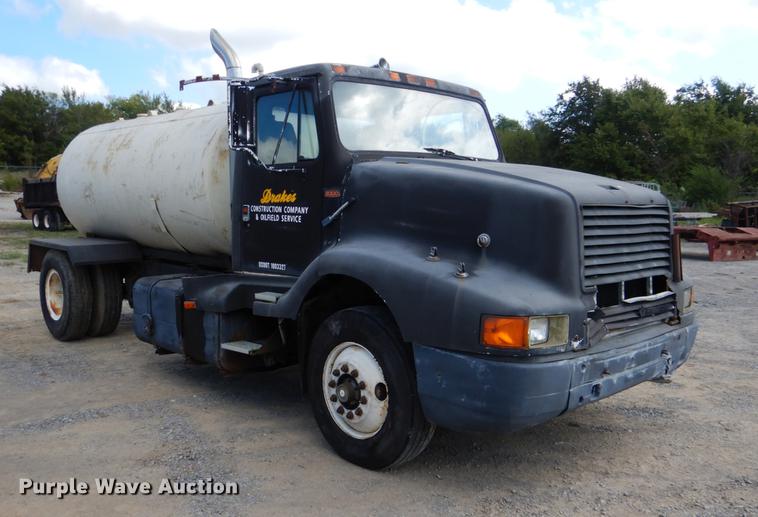 image for item DF2025 1989 International 8300 tank truck