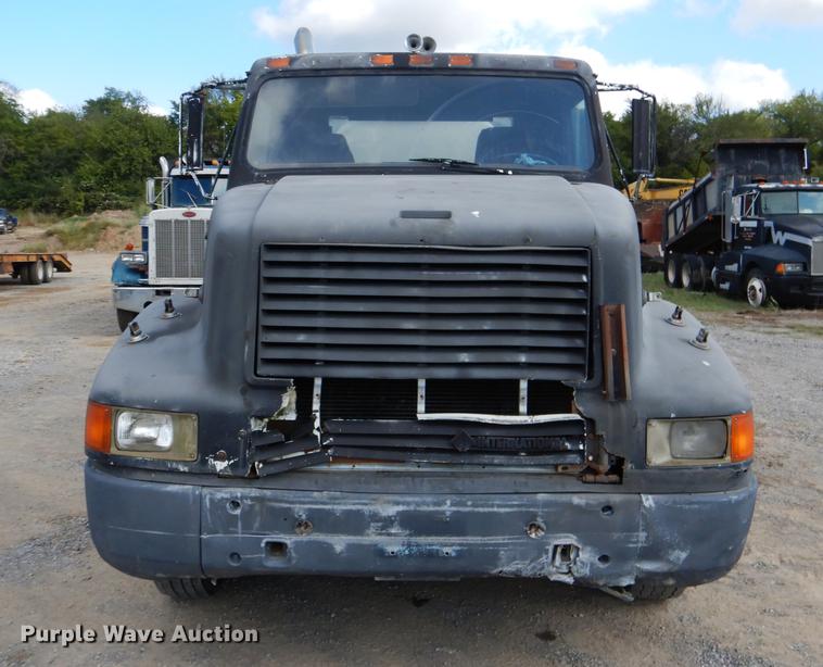 image for item DF2025 1989 International 8300 tank truck