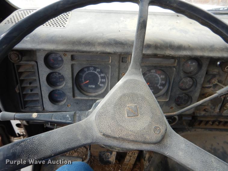 image for item DF2025 1989 International 8300 tank truck