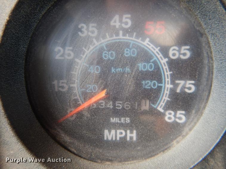 image for item DF2025 1989 International 8300 tank truck