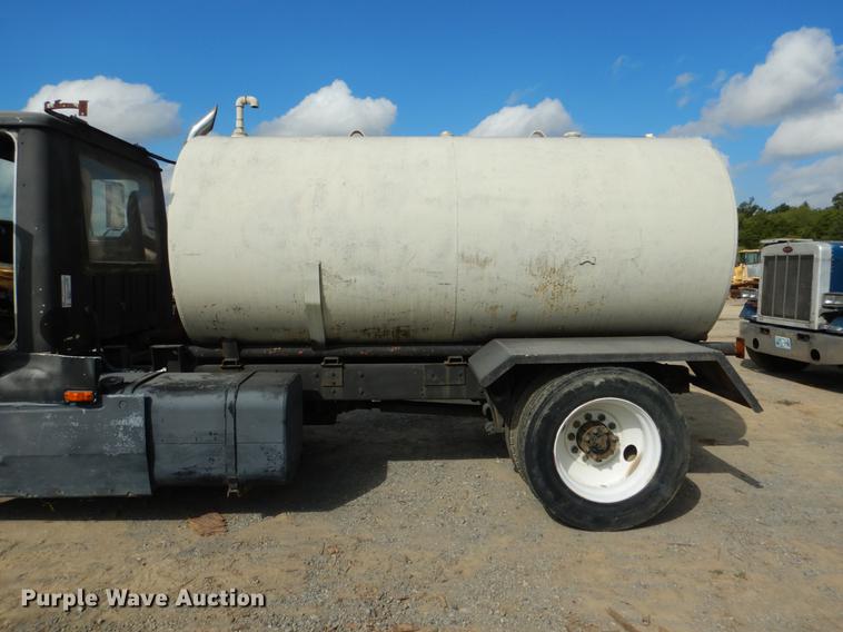 image for item DF2025 1989 International 8300 tank truck