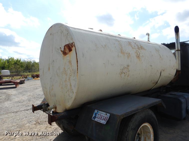 image for item DF2025 1989 International 8300 tank truck