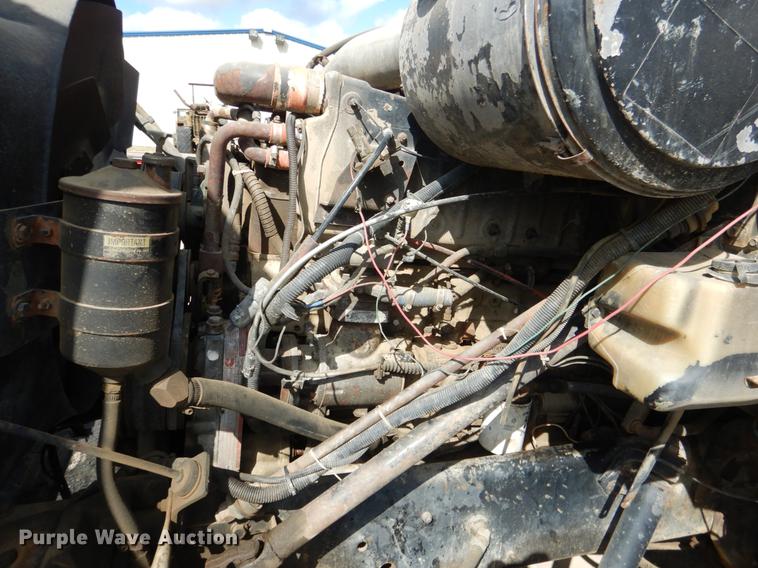 image for item DF2025 1989 International 8300 tank truck