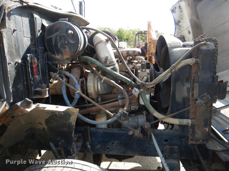 image for item DF2025 1989 International 8300 tank truck