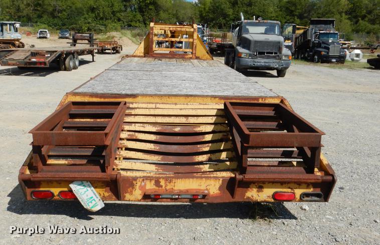 image for item DF2033 2000 L&L equipment trailer