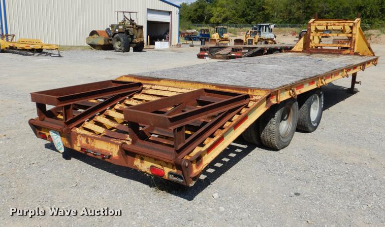 image for item DF2033 2000 L&L equipment trailer