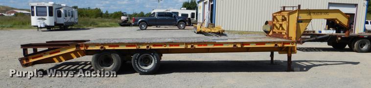 image for item DF2033 2000 L&L equipment trailer