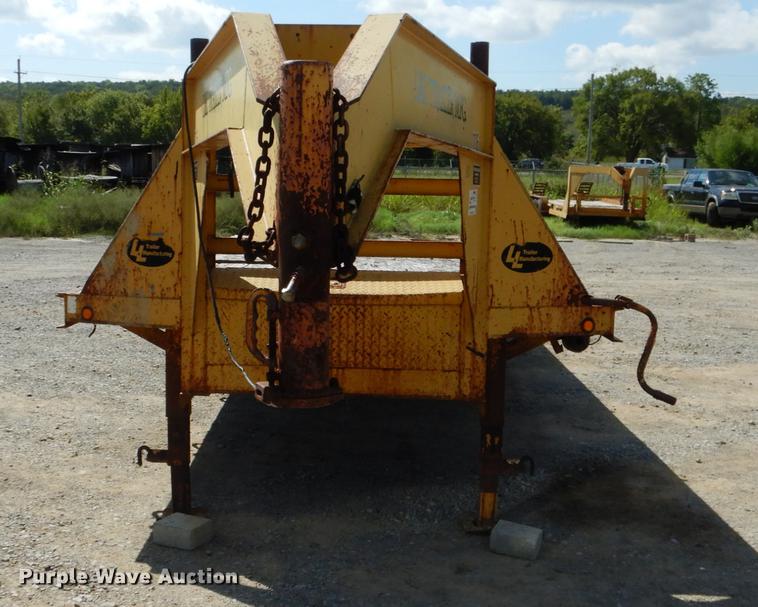 image for item DF2033 2000 L&L equipment trailer