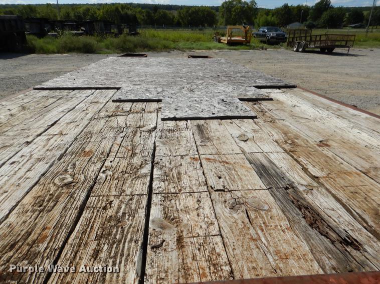 image for item DF2033 2000 L&L equipment trailer