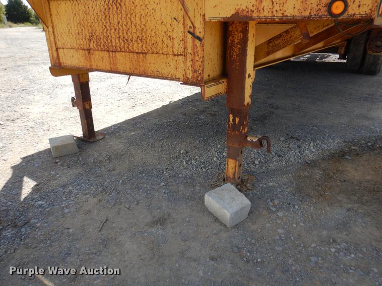 image for item DF2033 2000 L&L equipment trailer