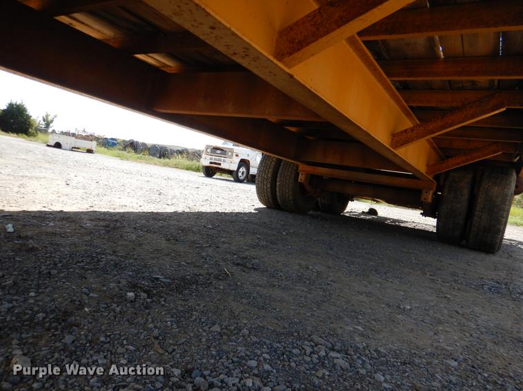 image for item DF2033 2000 L&L equipment trailer