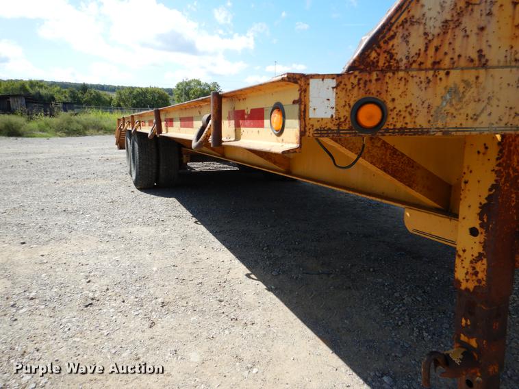 image for item DF2033 2000 L&L equipment trailer