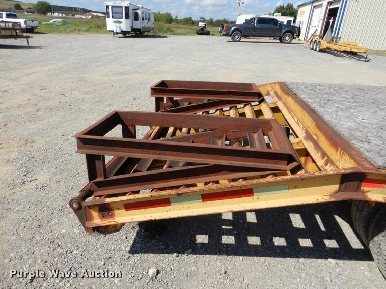 image for item DF2033 2000 L&L equipment trailer