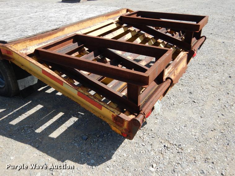 image for item DF2033 2000 L&L equipment trailer