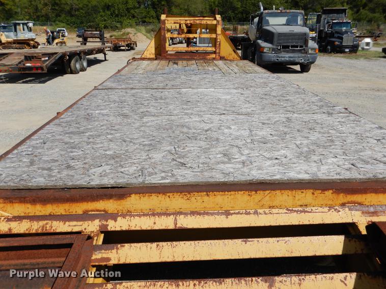 image for item DF2033 2000 L&L equipment trailer