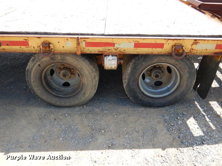 image for item DF2033 2000 L&L equipment trailer