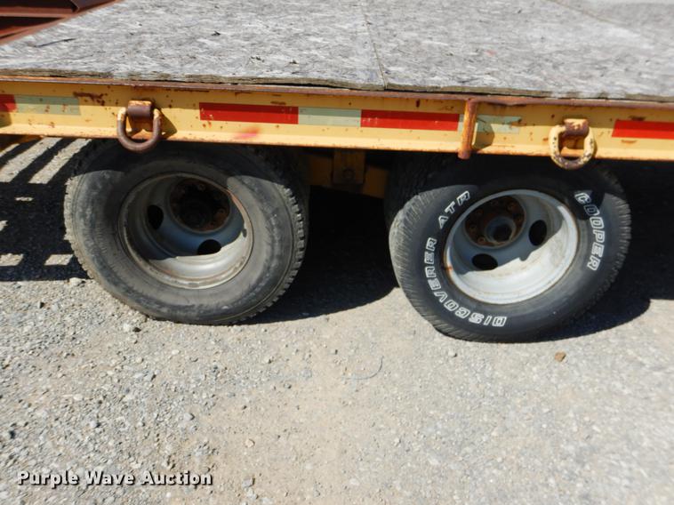 image for item DF2033 2000 L&L equipment trailer
