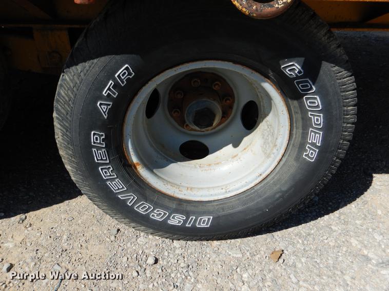 image for item DF2033 2000 L&L equipment trailer