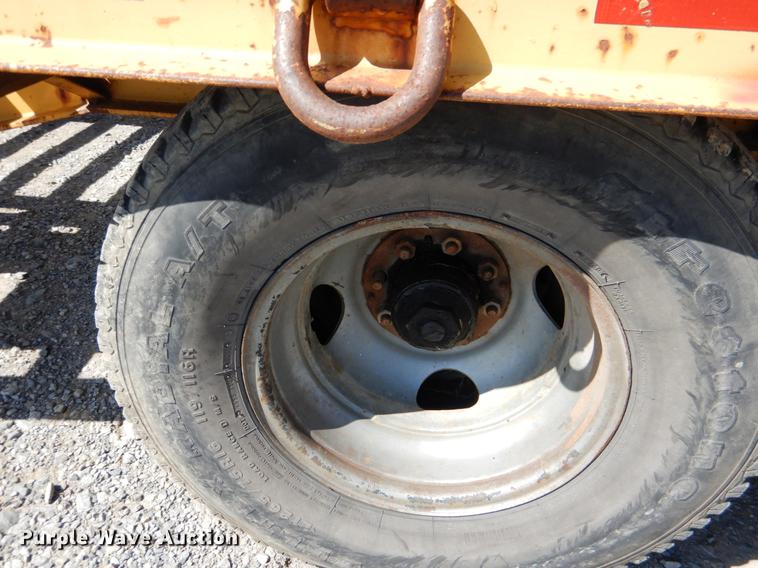 image for item DF2033 2000 L&L equipment trailer