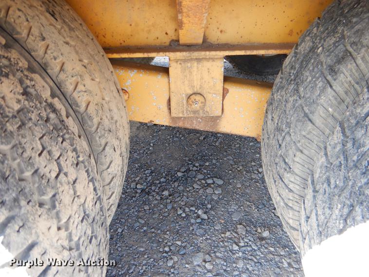 image for item DF2033 2000 L&L equipment trailer