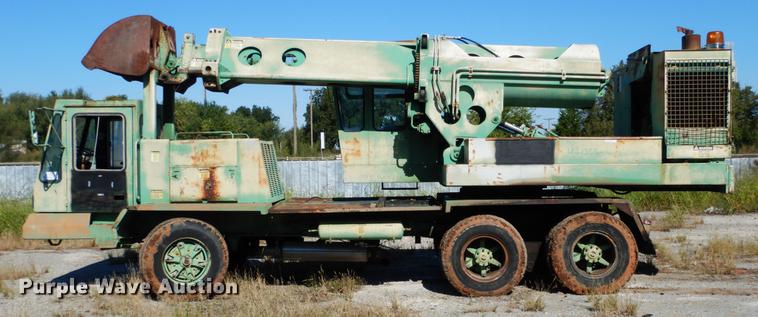 image for item DF2034 1981 Gradall G660 rubber tire excavator