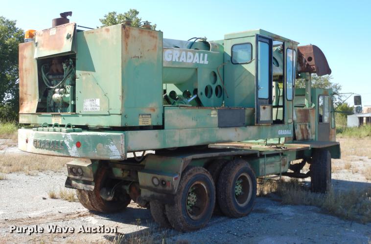 image for item DF2034 1981 Gradall G660 rubber tire excavator