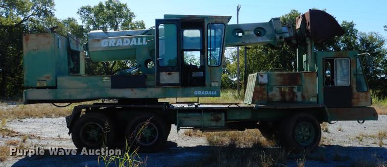 image for item DF2034 1981 Gradall G660 rubber tire excavator