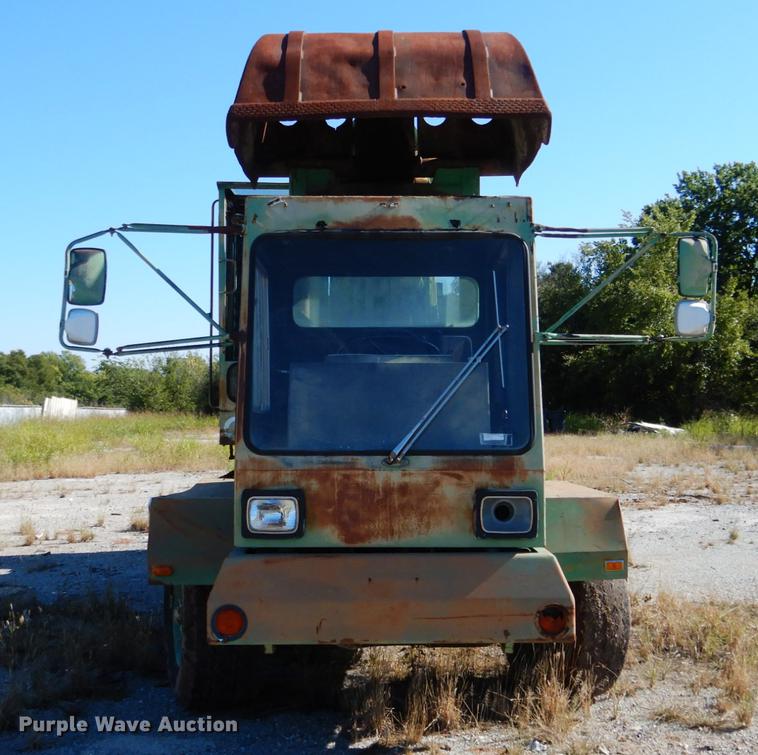 image for item DF2034 1981 Gradall G660 rubber tire excavator