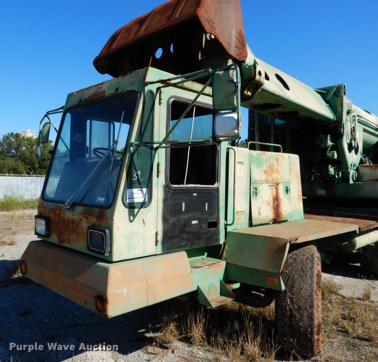 image for item DF2034 1981 Gradall G660 rubber tire excavator