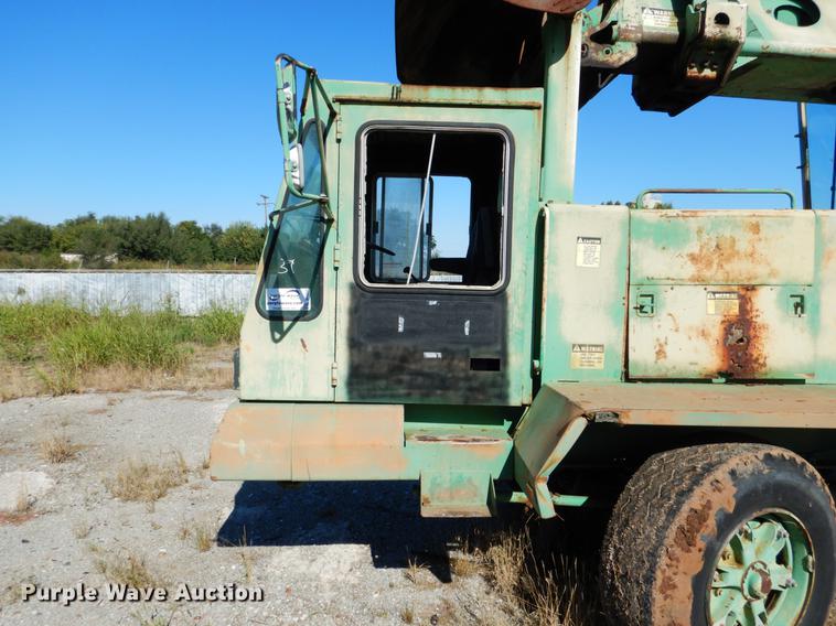 image for item DF2034 1981 Gradall G660 rubber tire excavator