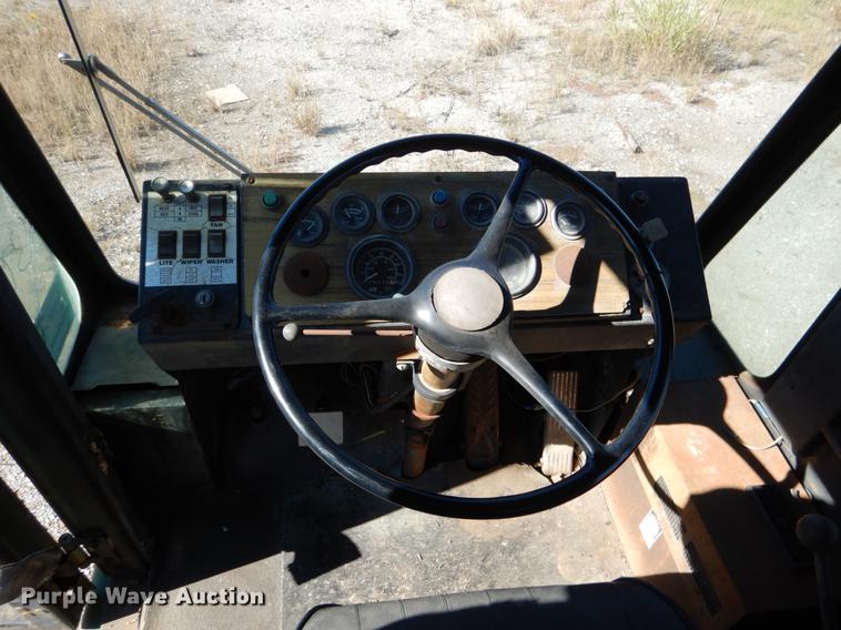 image for item DF2034 1981 Gradall G660 rubber tire excavator