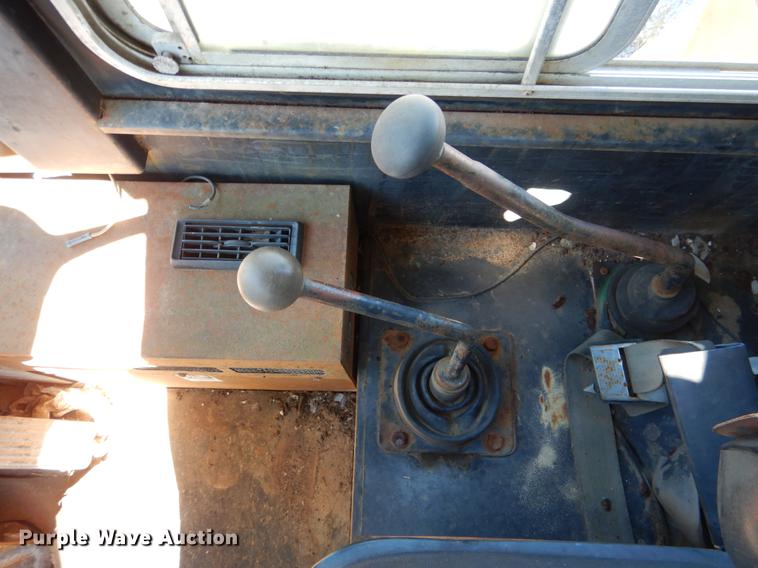 image for item DF2034 1981 Gradall G660 rubber tire excavator