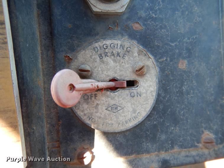 image for item DF2034 1981 Gradall G660 rubber tire excavator