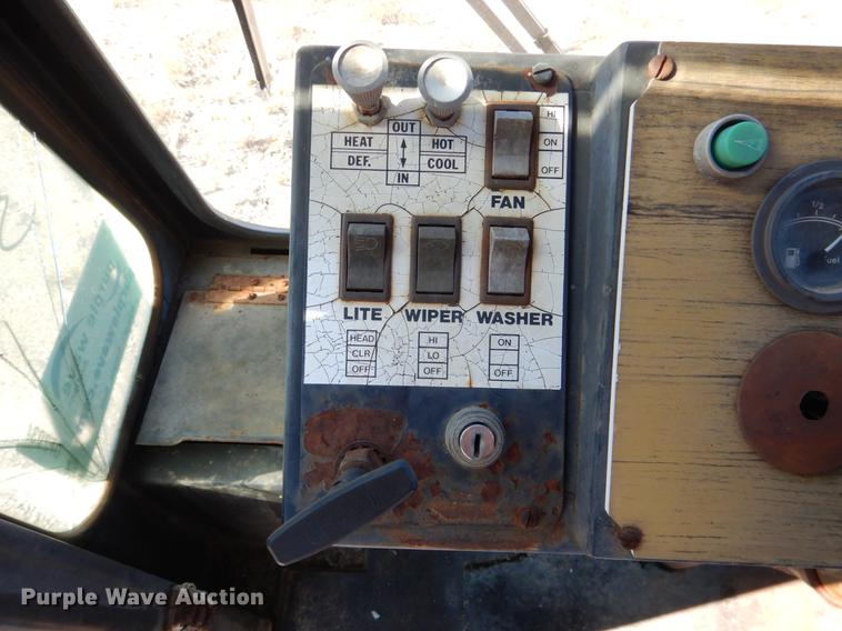 image for item DF2034 1981 Gradall G660 rubber tire excavator