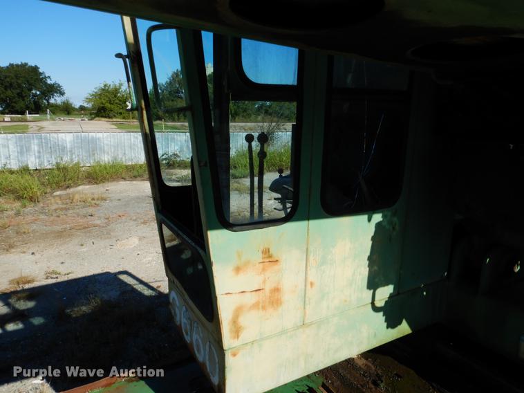 image for item DF2034 1981 Gradall G660 rubber tire excavator