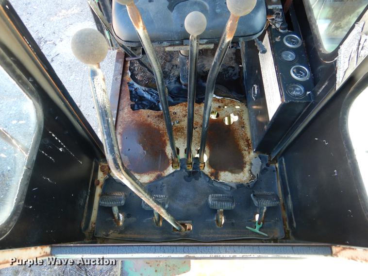 image for item DF2034 1981 Gradall G660 rubber tire excavator