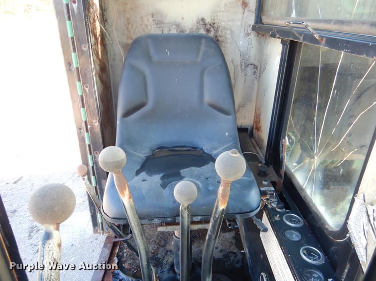 image for item DF2034 1981 Gradall G660 rubber tire excavator