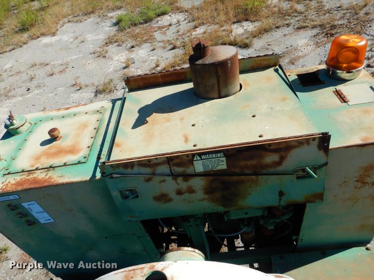 image for item DF2034 1981 Gradall G660 rubber tire excavator