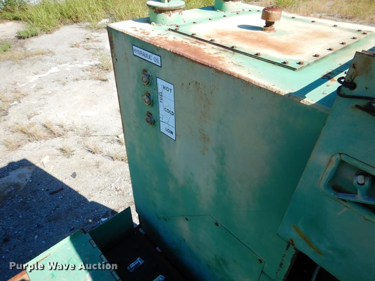 image for item DF2034 1981 Gradall G660 rubber tire excavator