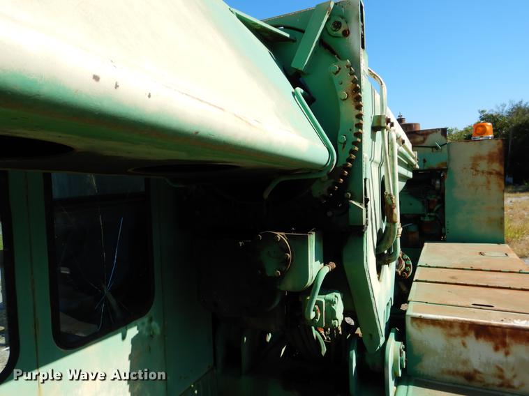 image for item DF2034 1981 Gradall G660 rubber tire excavator