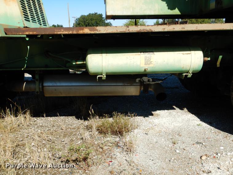 image for item DF2034 1981 Gradall G660 rubber tire excavator