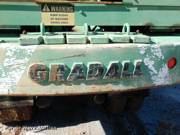 image for item DF2034 1981 Gradall G660 rubber tire excavator