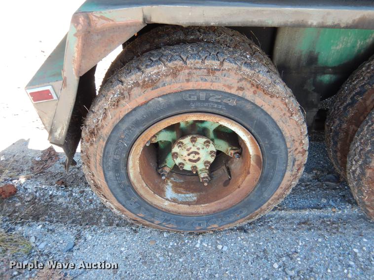 image for item DF2034 1981 Gradall G660 rubber tire excavator