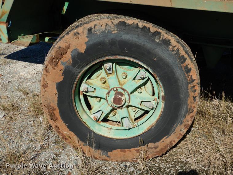 image for item DF2034 1981 Gradall G660 rubber tire excavator