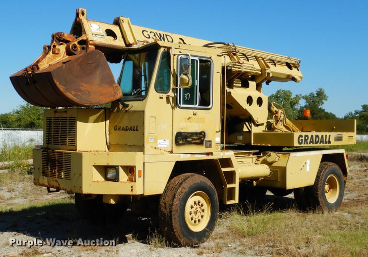 image for item DF2035 1994 Gradall G3WD rubber tire excavator