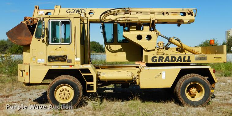 image for item DF2035 1994 Gradall G3WD rubber tire excavator