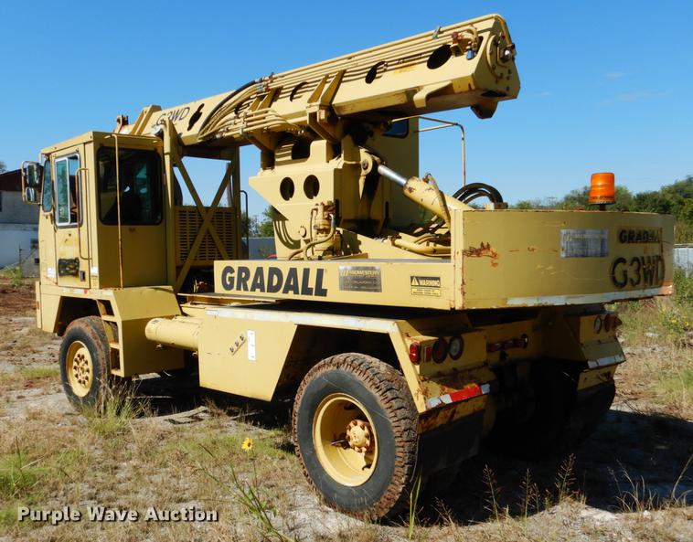 image for item DF2035 1994 Gradall G3WD rubber tire excavator